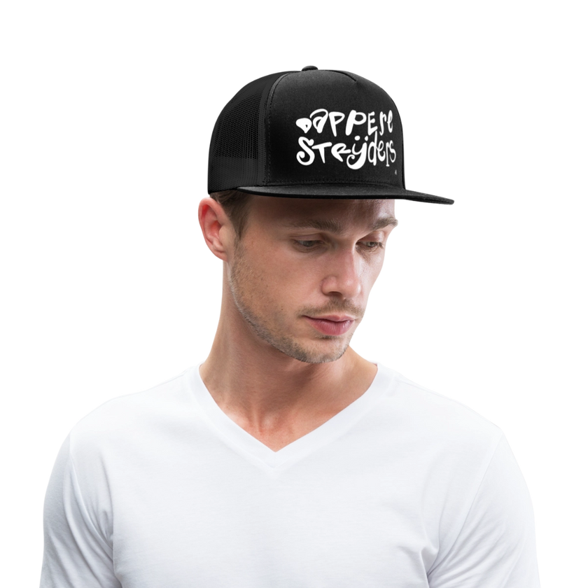 Dappere Strijders. Witte letters. Trucker Cap - zwart/zwart