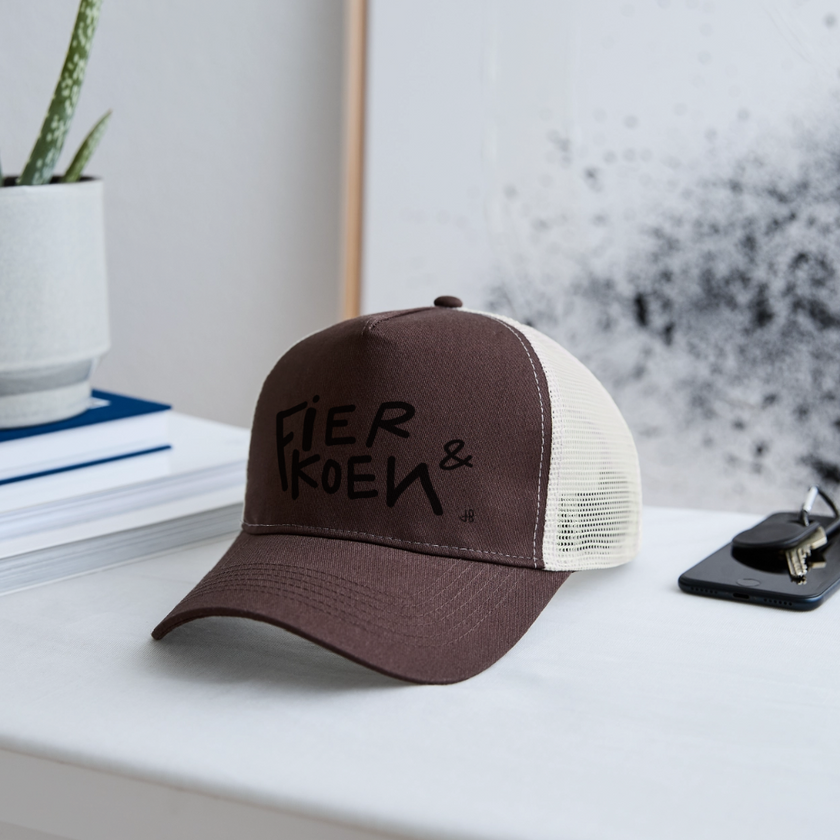Fier en Koen zwarte letters. Trucker Cap - bruin/beige