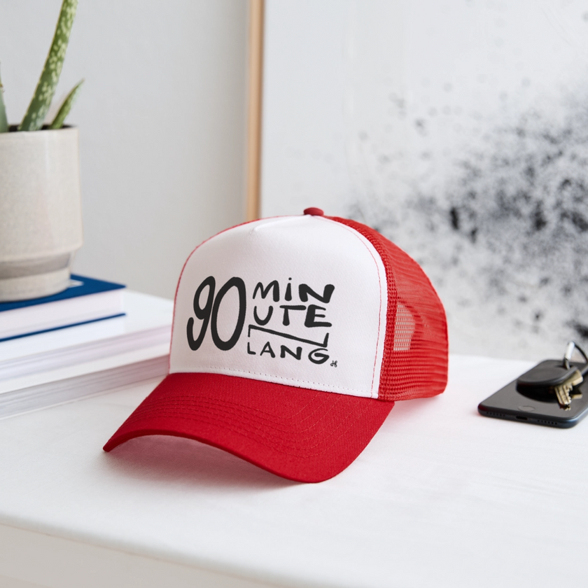 90 minuten lang. Zwarte letters. Trucker Cap - wit/rood