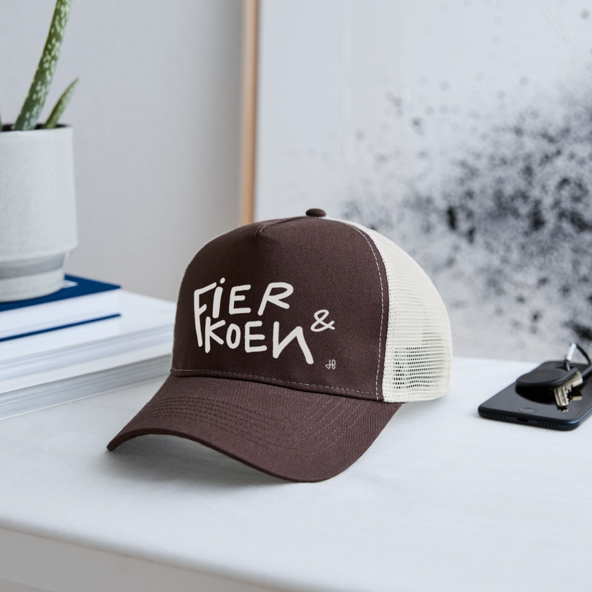Fier en Koen witte letters. Trucker Cap - bruin/beige