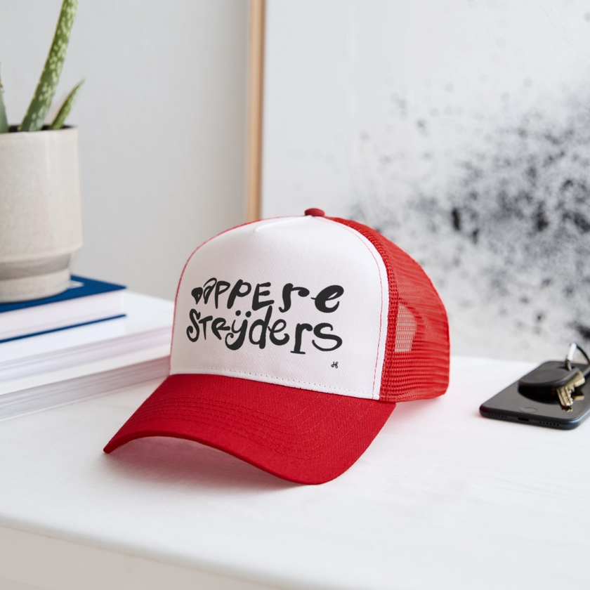 Dappere Strijders. Zwarte letters.Trucker Cap - wit/rood