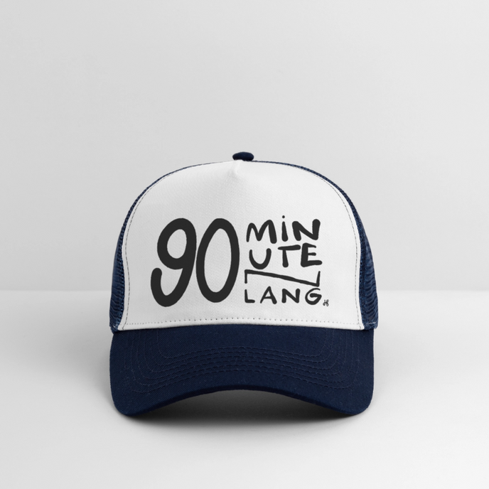 90 minuten lang. Zwarte letters. Trucker Cap - wit/navy