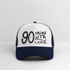 90 minuten lang. Zwarte letters. Trucker Cap - wit/navy