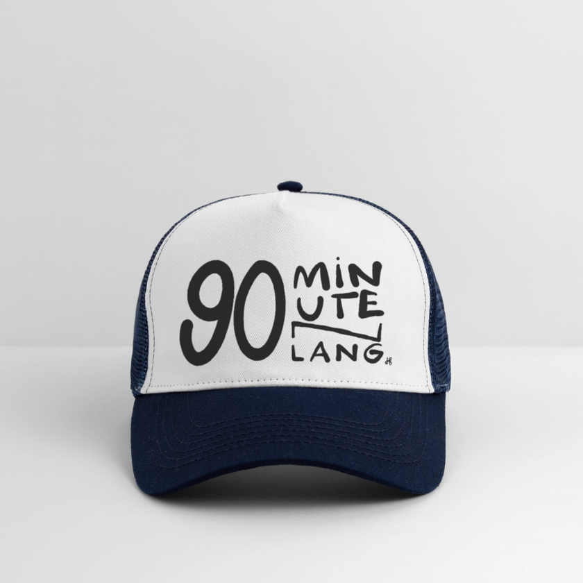 90 minuten lang. Zwarte letters. Trucker Cap - wit/navy