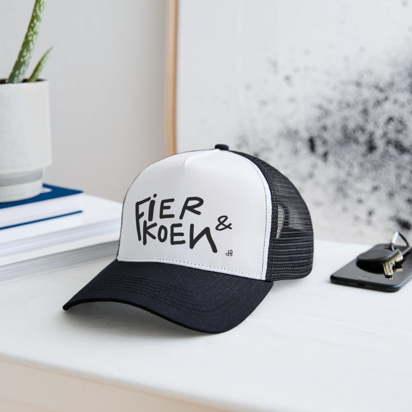 Fier en Koen zwarte letters. Trucker Cap - wit/zwart