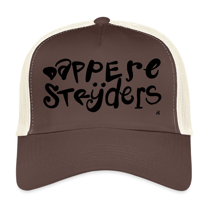 Dappere Strijders. Zwarte letters.Trucker Cap - bruin/beige