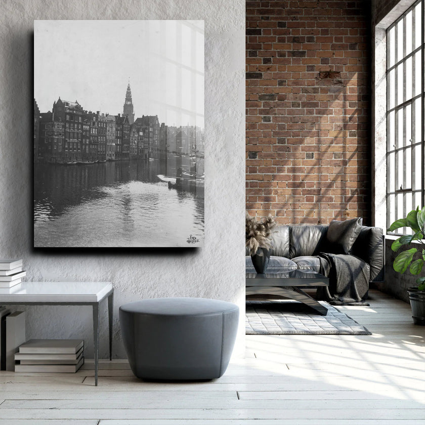 Oostzijde van het Damrak. Foto art