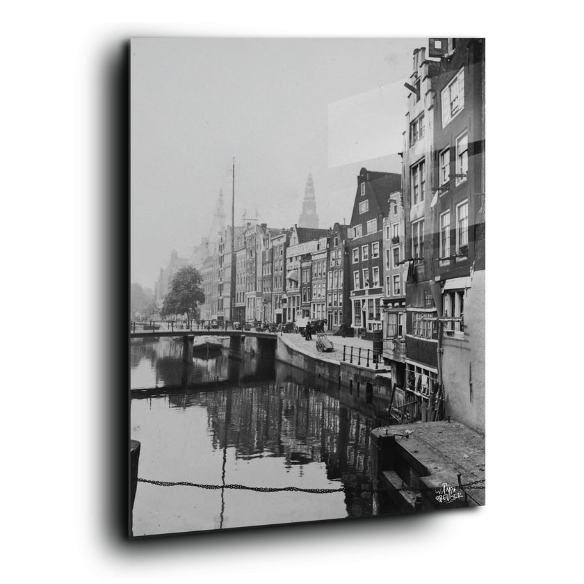 Oudezijds Voorburgwal, gezien vanaf de Zeedijk. Foto art