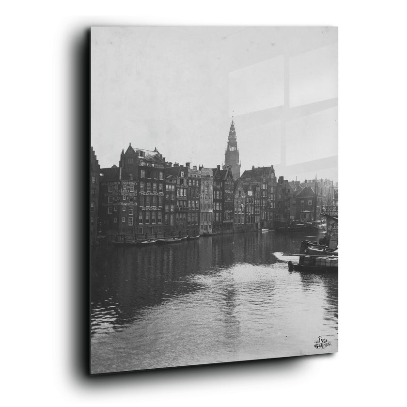 Oostzijde van het Damrak. Foto art