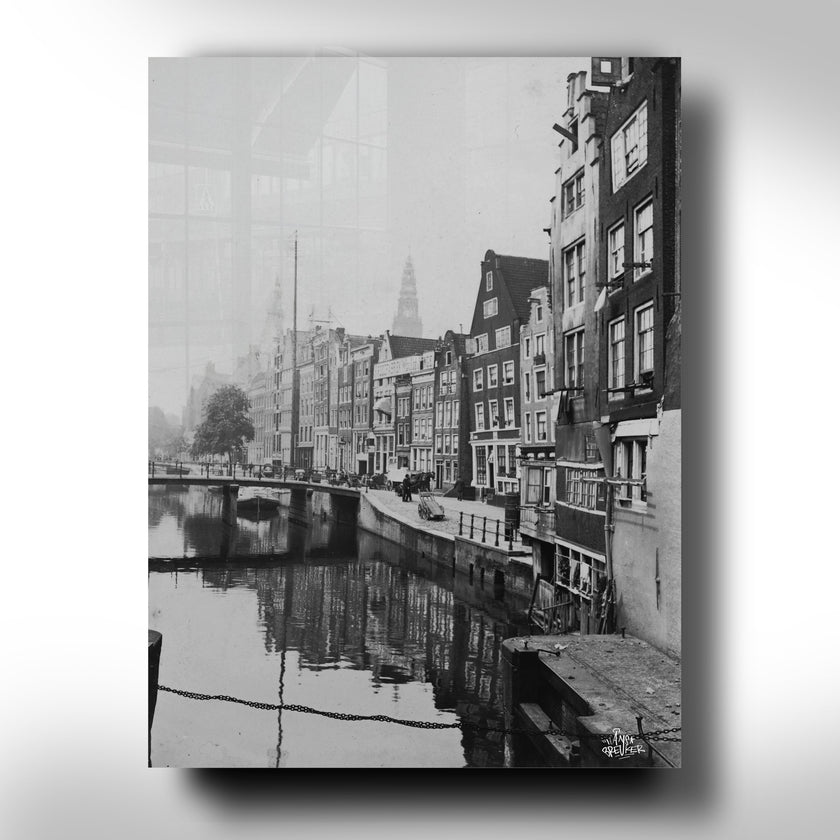 Oudezijds Voorburgwal, gezien vanaf de Zeedijk. Foto art