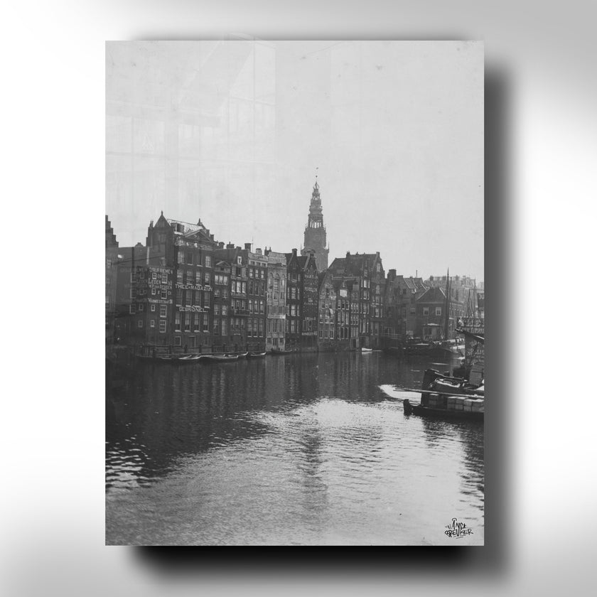 Oostzijde van het Damrak. Foto art