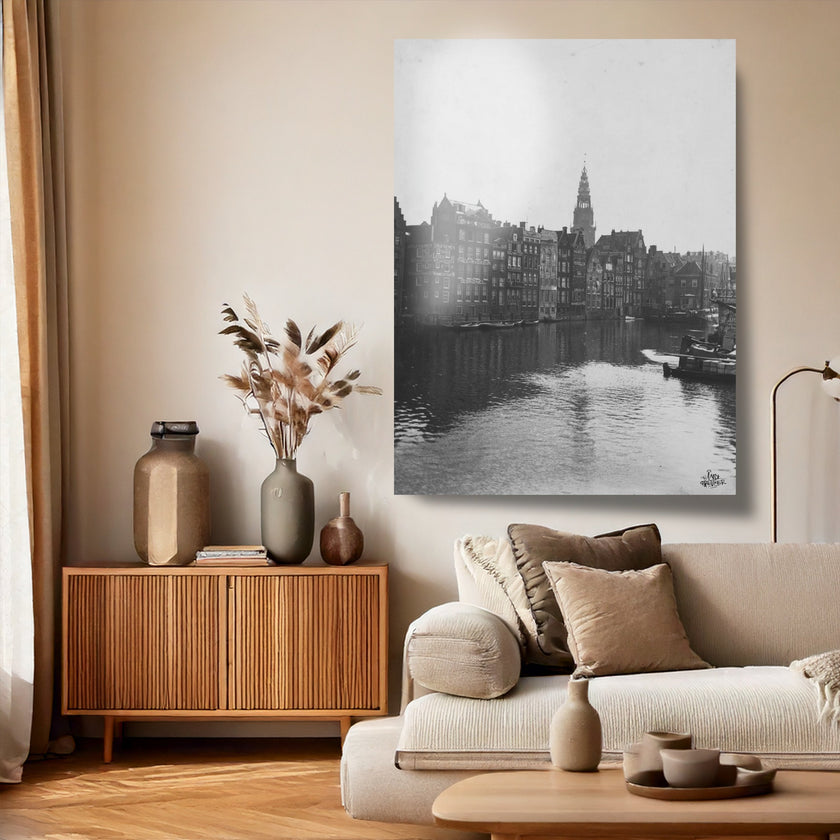 Oostzijde van het Damrak. Foto art