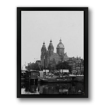 Basiliek van de Heilige Nicolaas aan de Prins Hendrikkade. Foto art