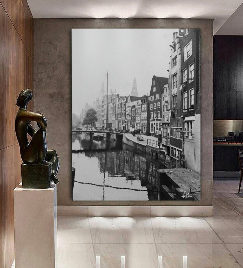 Oudezijds Voorburgwal, gezien vanaf de Zeedijk. Foto art